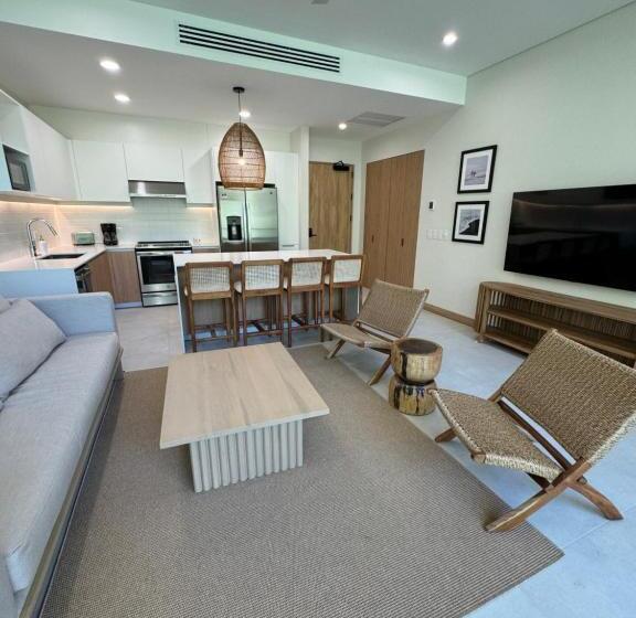 דירת שני חדרים, 2 Bedroom Jungle View Penthouse With Pool & Jacuzzi