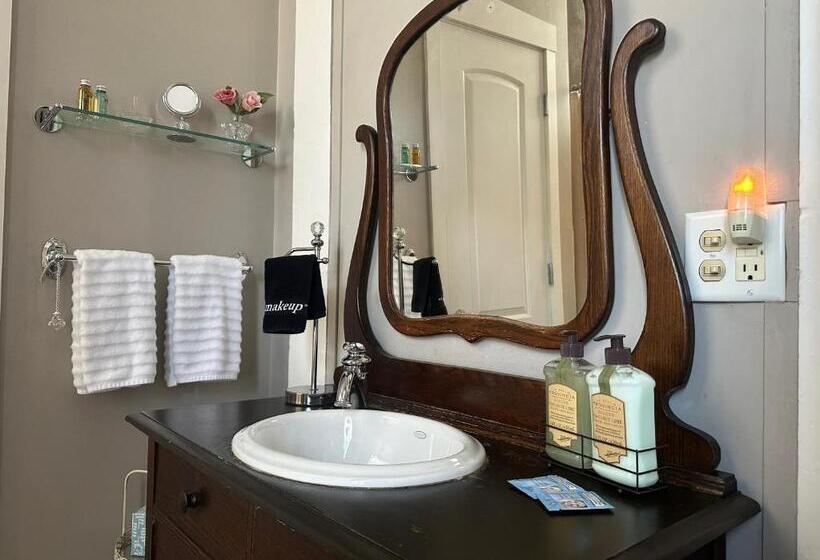 غرفة ديلوكس سرير كينج, Iron Gate Inn