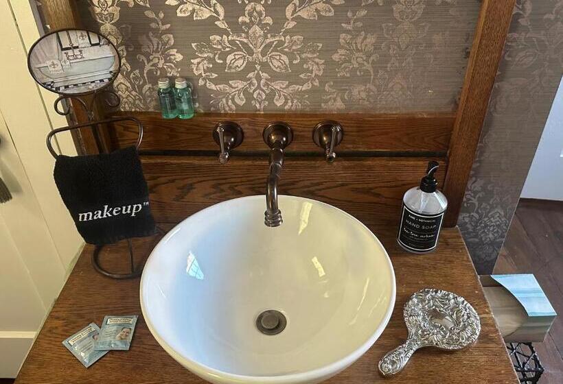 غرفة قياسية مزوَّدة بشُرفة, Iron Gate Inn