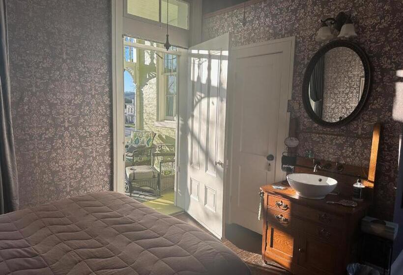 غرفة قياسية مزوَّدة بشُرفة, Iron Gate Inn