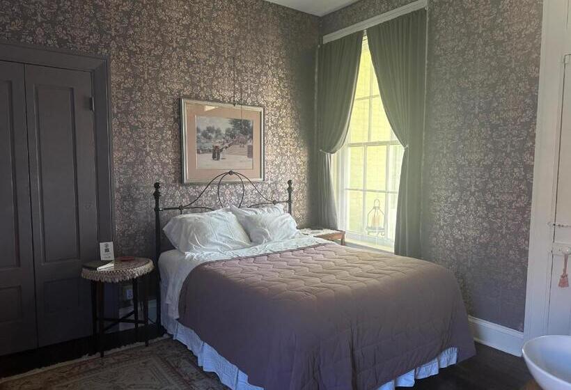 غرفة قياسية مزوَّدة بشُرفة, Iron Gate Inn