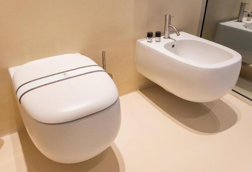 اتاق سوپریور با تخت بزرگ, Five Suite