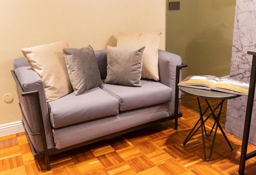 اتاق سوپریور با تخت بزرگ, Five Suite