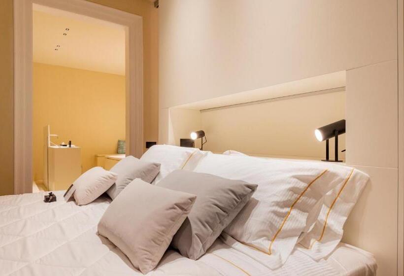 اتاق سوپریور با تخت بزرگ, Five Suite