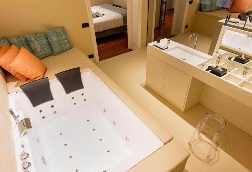 اتاق سوپریور با تخت بزرگ, Five Suite