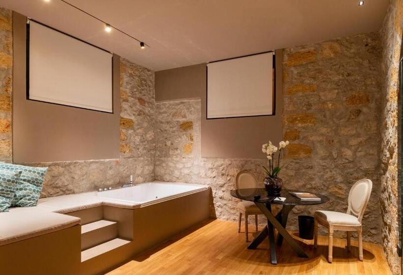 اتاق لوکس با تخت بزرگ, Five Suite