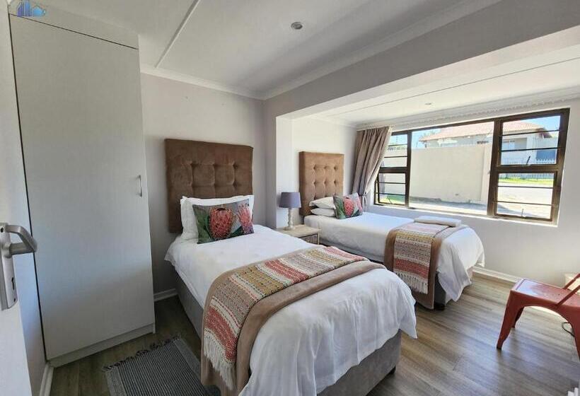 חדר משפחתי נוף לגינה, Gonubie Guest Cottages