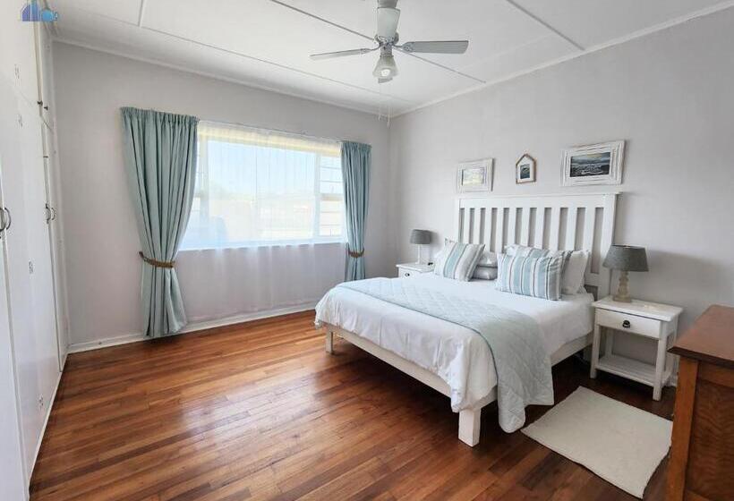 Семейный Номер, Gonubie Guest Cottages