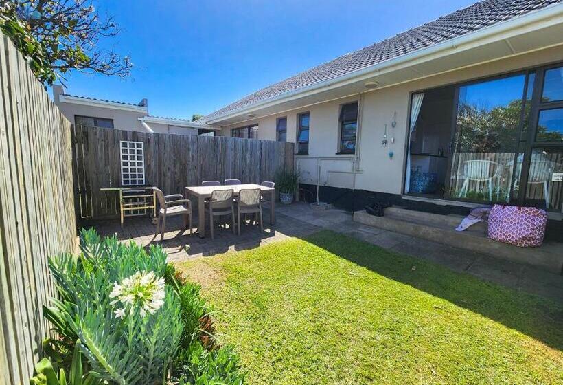 חדר משפחתי, Gonubie Guest Cottages