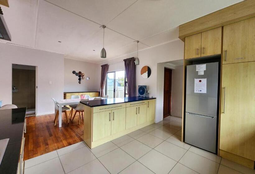 חדר משפחתי, Gonubie Guest Cottages