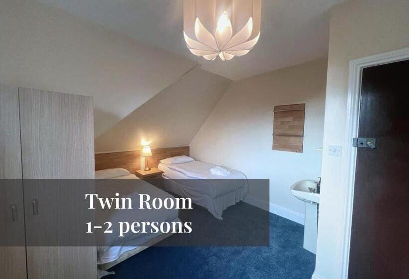 Номер Стандарт Совместная Ванная, Helen S Hotel Near Wembley