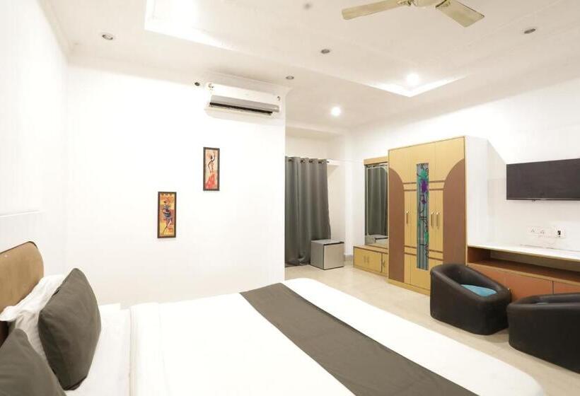 Номер Deluxe Кровать Кинг, Hi5 Stay Near Care Hospital By Morservices