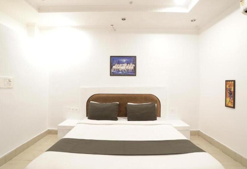 스탠다드 룸 킹사이즈 침대, Hi5 Stay Near Care Hospital By Morservices