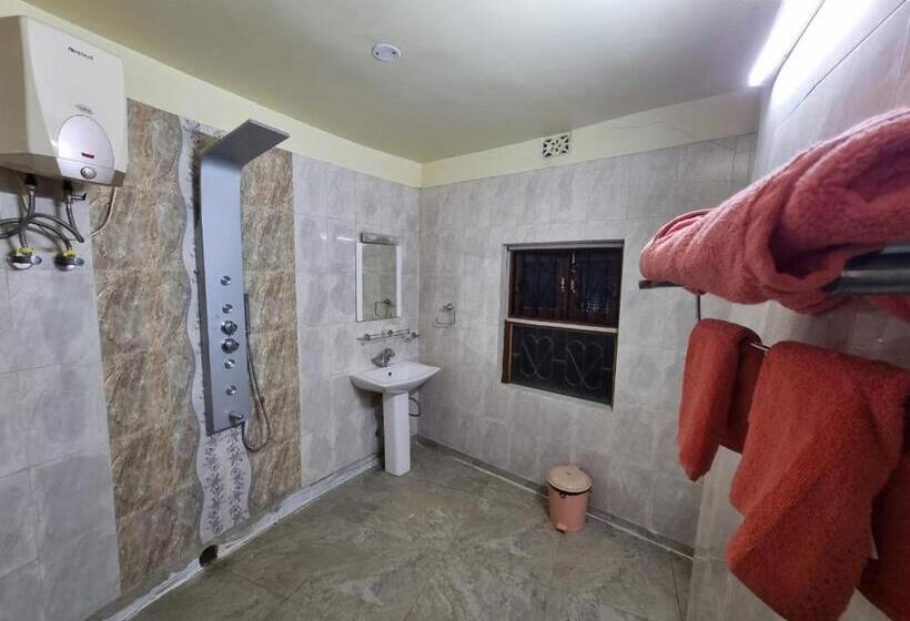 ガーデンビュースタンダードルーム, The Red Soil Country