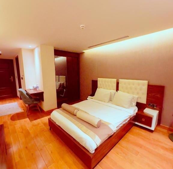 豪华单人间, Granada