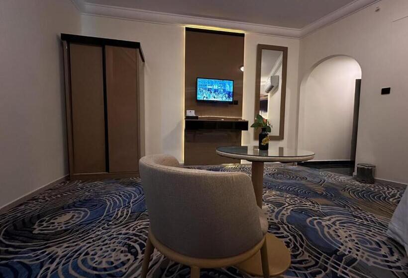 ベーシックトリプルルーム, Capital Guest