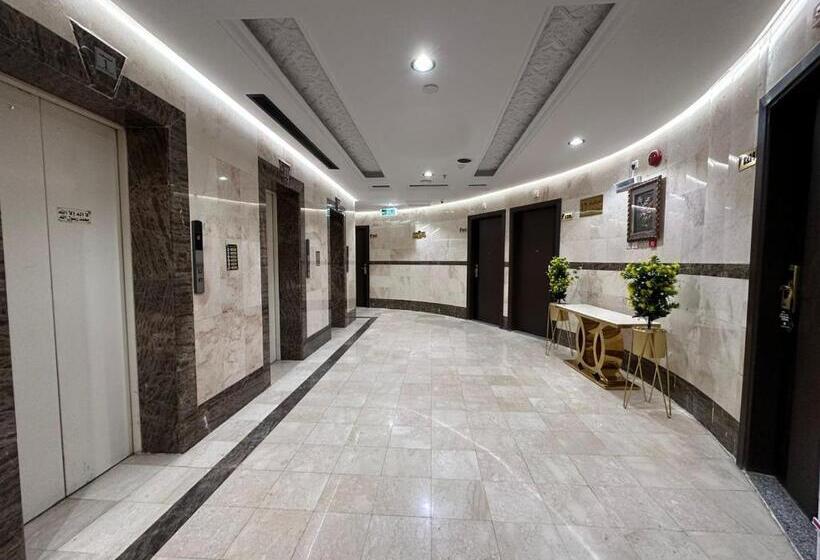 スタンダード4人部屋, Capital Guest