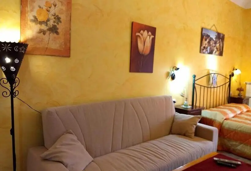 Standard Kolmen Hengen Huone, Palazzo Aprile