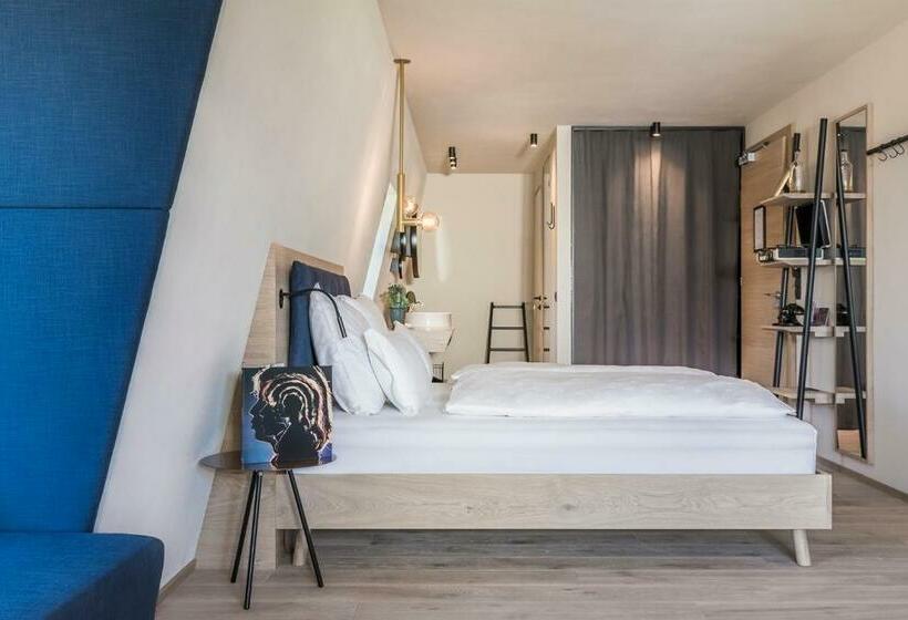 Люкс с Балконом, Gloriette Guesthouse Boutique