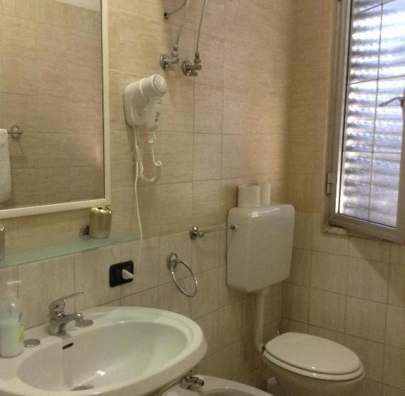 חדר סטנדרט לארבעה, 4 Lampioni