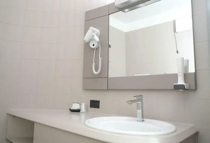 Standard Yhden Hengen Huone, Al Ponte Garnì