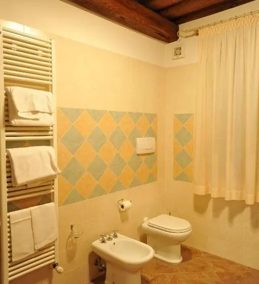 Perhehuone, Albergo La Foresteria