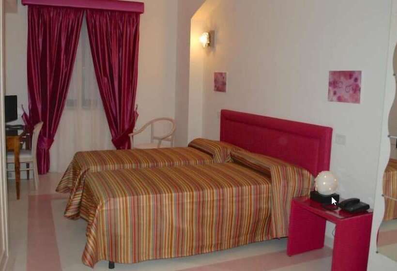 חדר בסיסי לשלושה, Albergo Le Dodici Lune