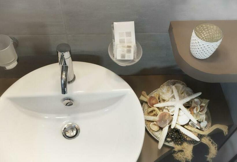 デラックスルーム, Ambassador