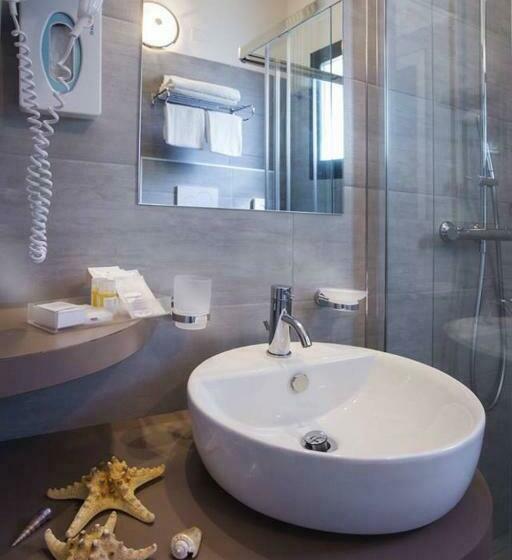 デラックスルーム, Ambassador