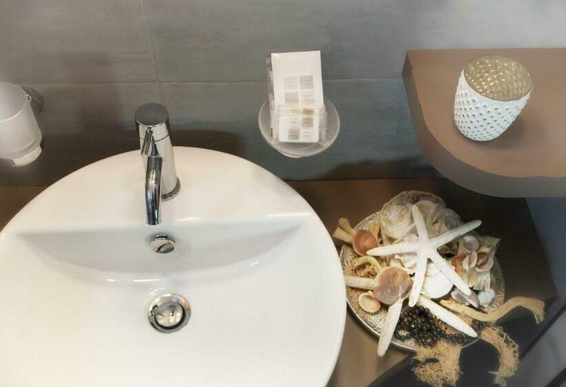 デラックスルーム, Ambassador