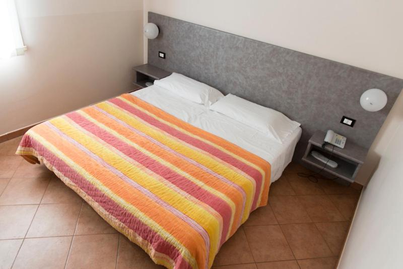 חדר סטנדרט, Auto