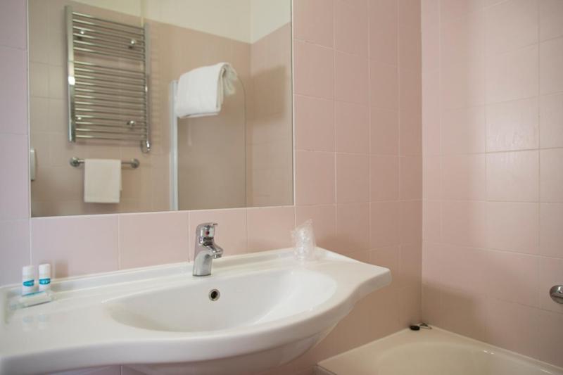 חדר סטנדרט, Auto