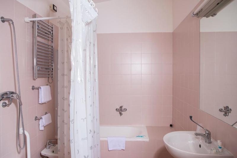 חדר סטנדרט, Auto