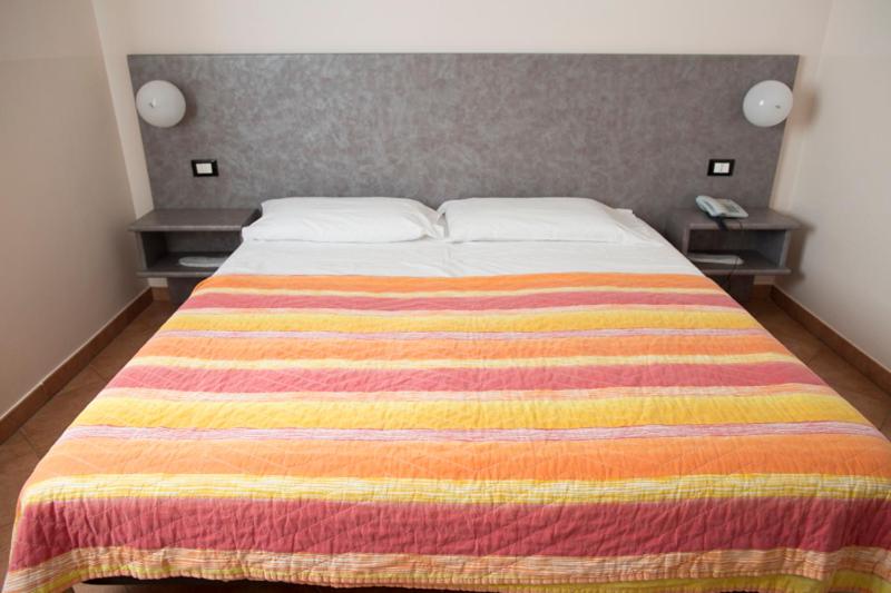 חדר סטנדרט, Auto