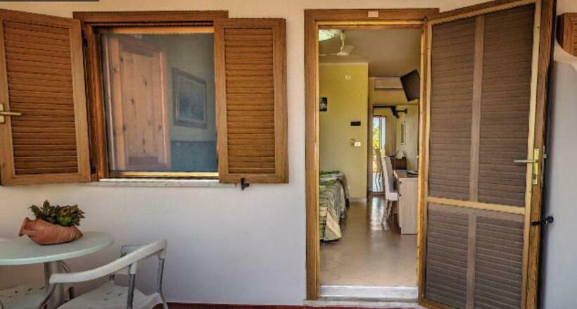 חדר סטנדרט, Calabattaglia