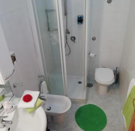 חדר סטנדרט לשלושה, Calabattaglia