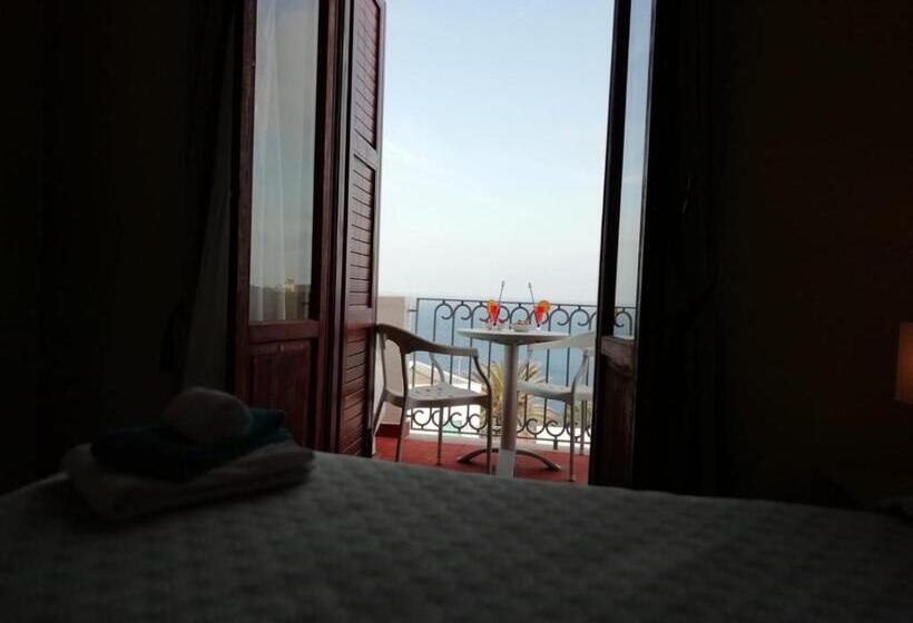 غرفة سوبيريور مطلّة علي البحر, Calabattaglia