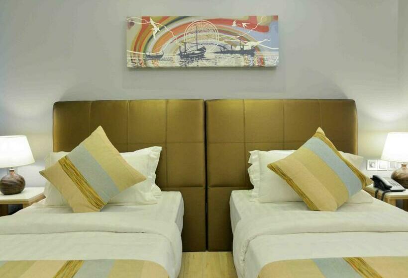 اتاق لوکس خانوادگی, Coconut Tree Hulhuvilla Beach