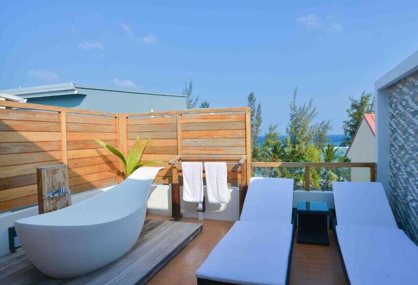 Deluxe Suite Sea View, Coconut Tree Hulhuvilla Beach