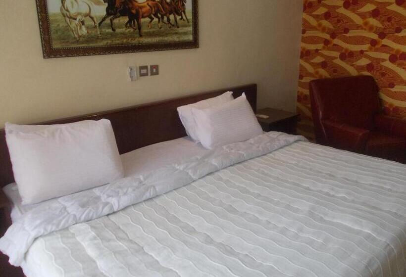 سوییت لوکس, Conference Hotel & Suites Ijebu