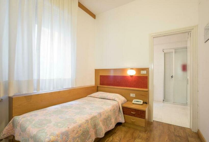 חדר סטנדרט יחיד, Daniela