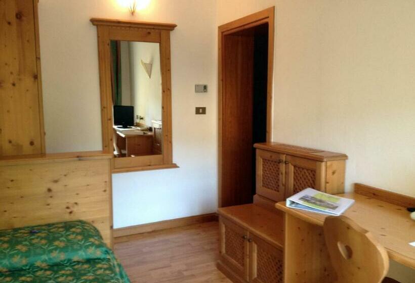 חדר סטנדרט יחיד, Daniela