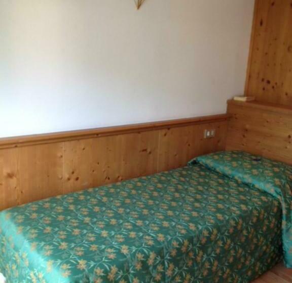 חדר סטנדרט יחיד, Daniela