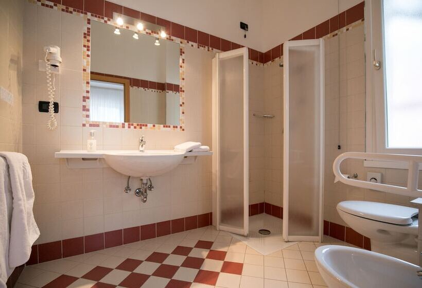 חדר סטנדרט, Daniela