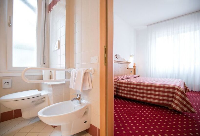 חדר סטנדרט, Daniela