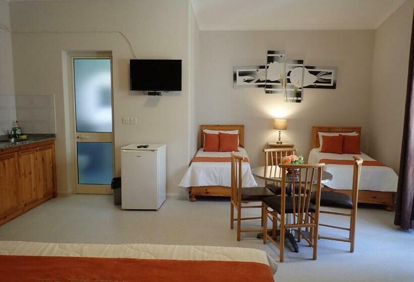 اتاق استاندارد چهارنفره با بالکن, Duncan Guesthouse