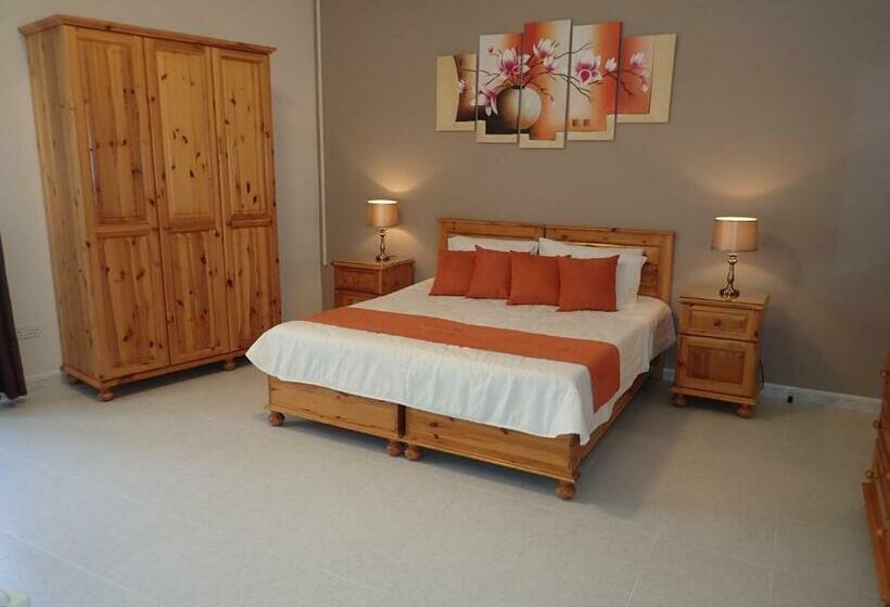 اتاق استاندارد چهارنفره با بالکن, Duncan Guesthouse