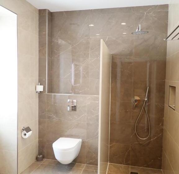 Standard Room with Balcony Side Sea View, Duncan Guesthouse