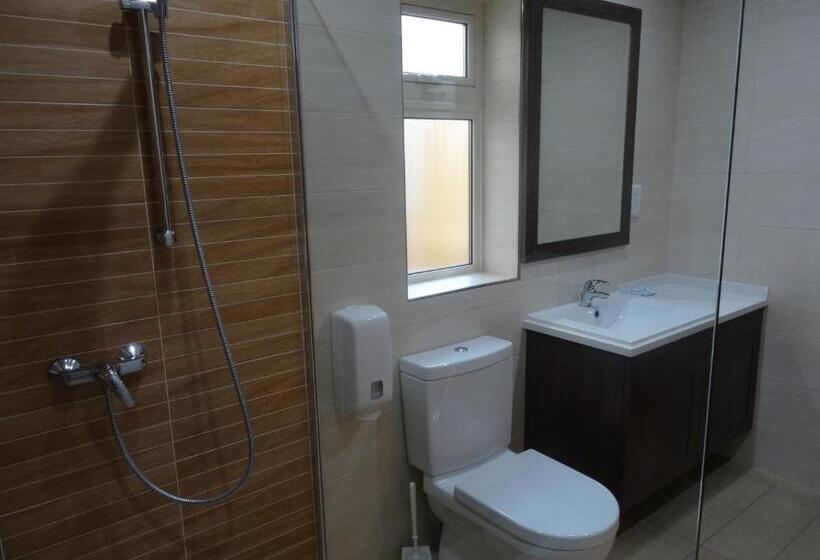 اتاق استاندارد سه نفره, Duncan Guesthouse