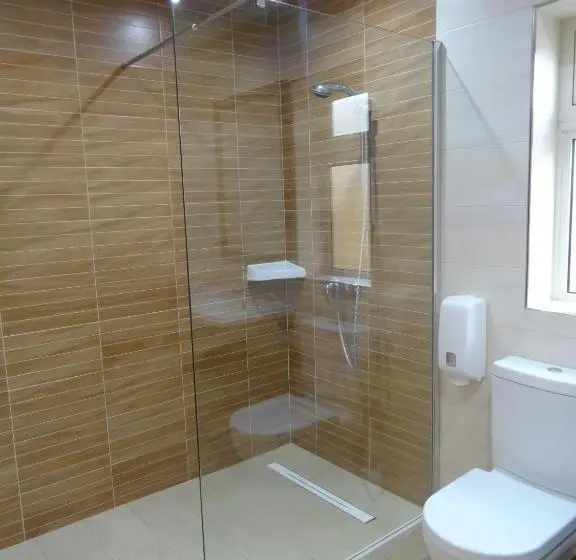 اتاق استاندارد سه نفره, Duncan Guesthouse